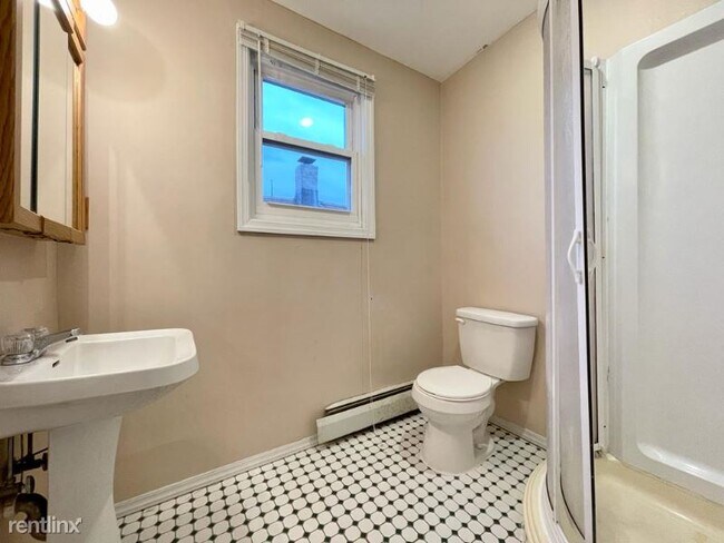Building Photo - 3 br, 3 bath House - 199 Linden Ave