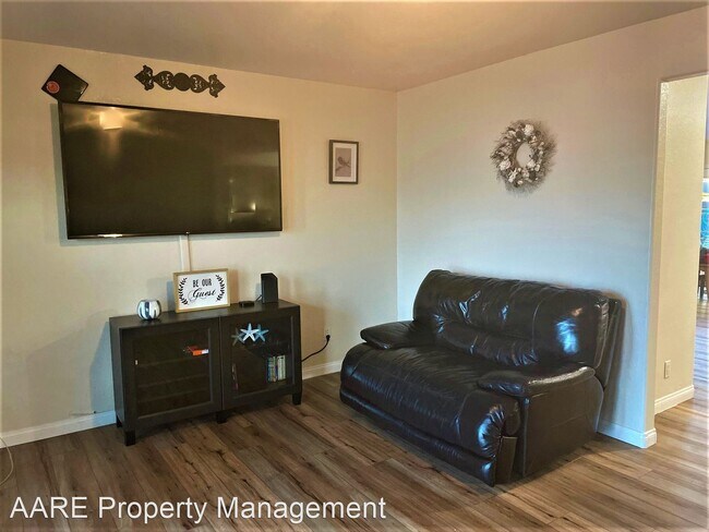 Building Photo - 4 br, 2 bath House - 396 Sierra Way