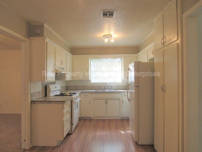 Foto del edificio - 637 Redstone Ave