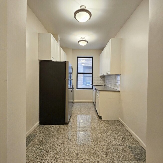 Building Photo - 652 W 163rd St