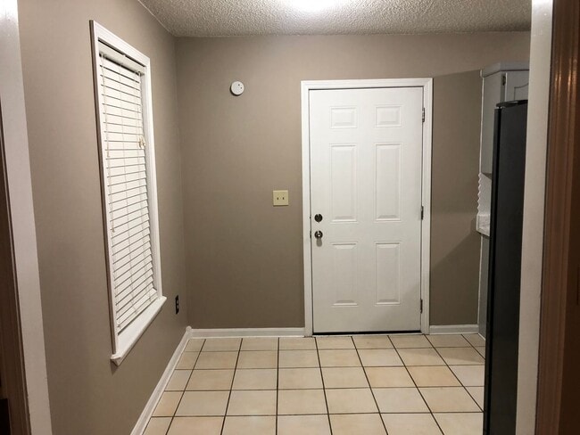 Building Photo - For Rent – 1203 Golfcourse Drive, Jonesboro, AR 72404