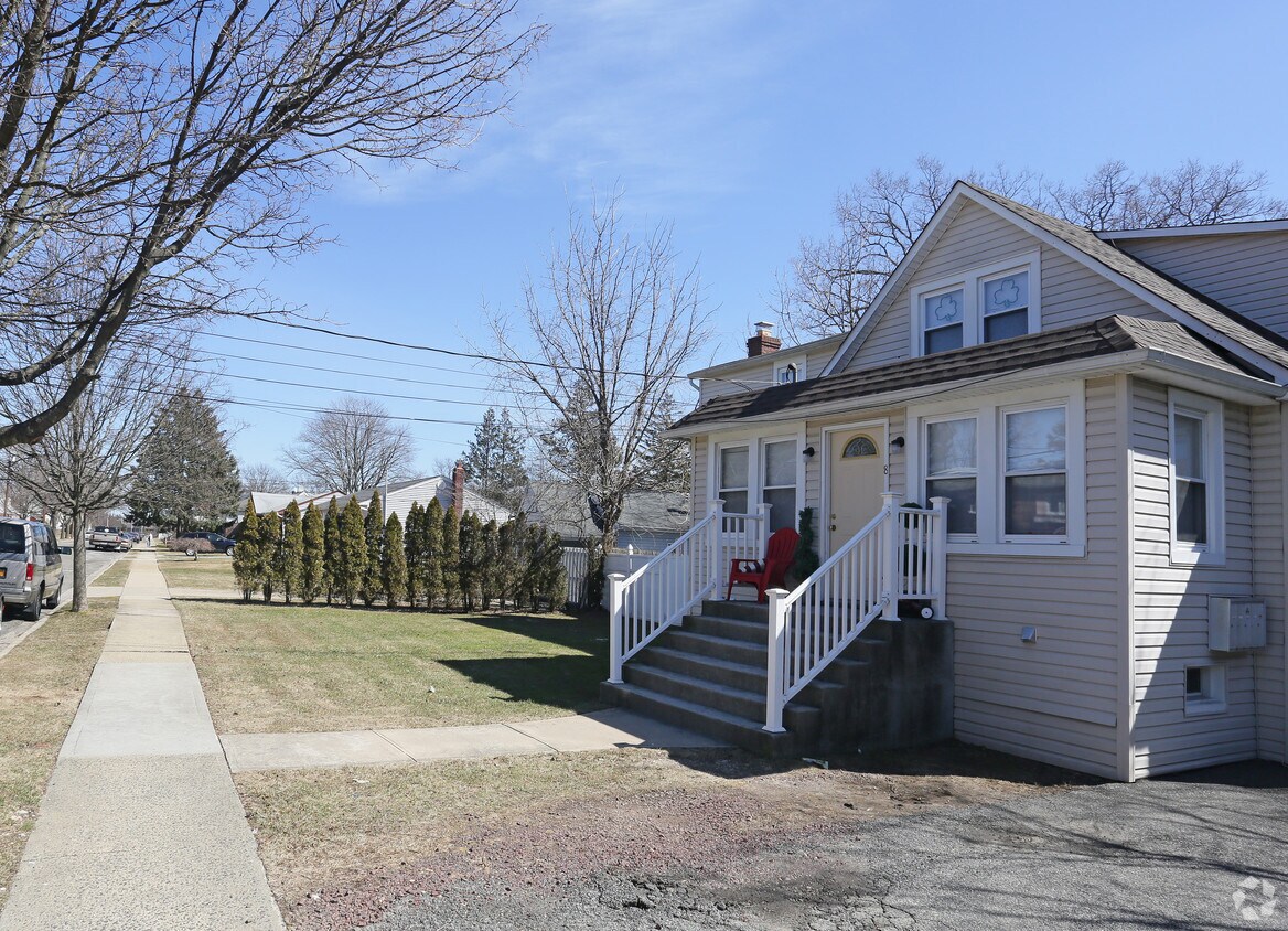 Foto del edificio - 8 Garfield Ave