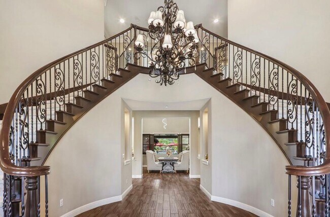 Building Photo - Luxury Tuscan-Style 6 bed 6 bath Home for Lease in the Masters at Moorpark Country Club Estates