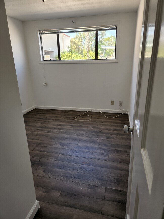 Building Photo - 3363 Linden Ave