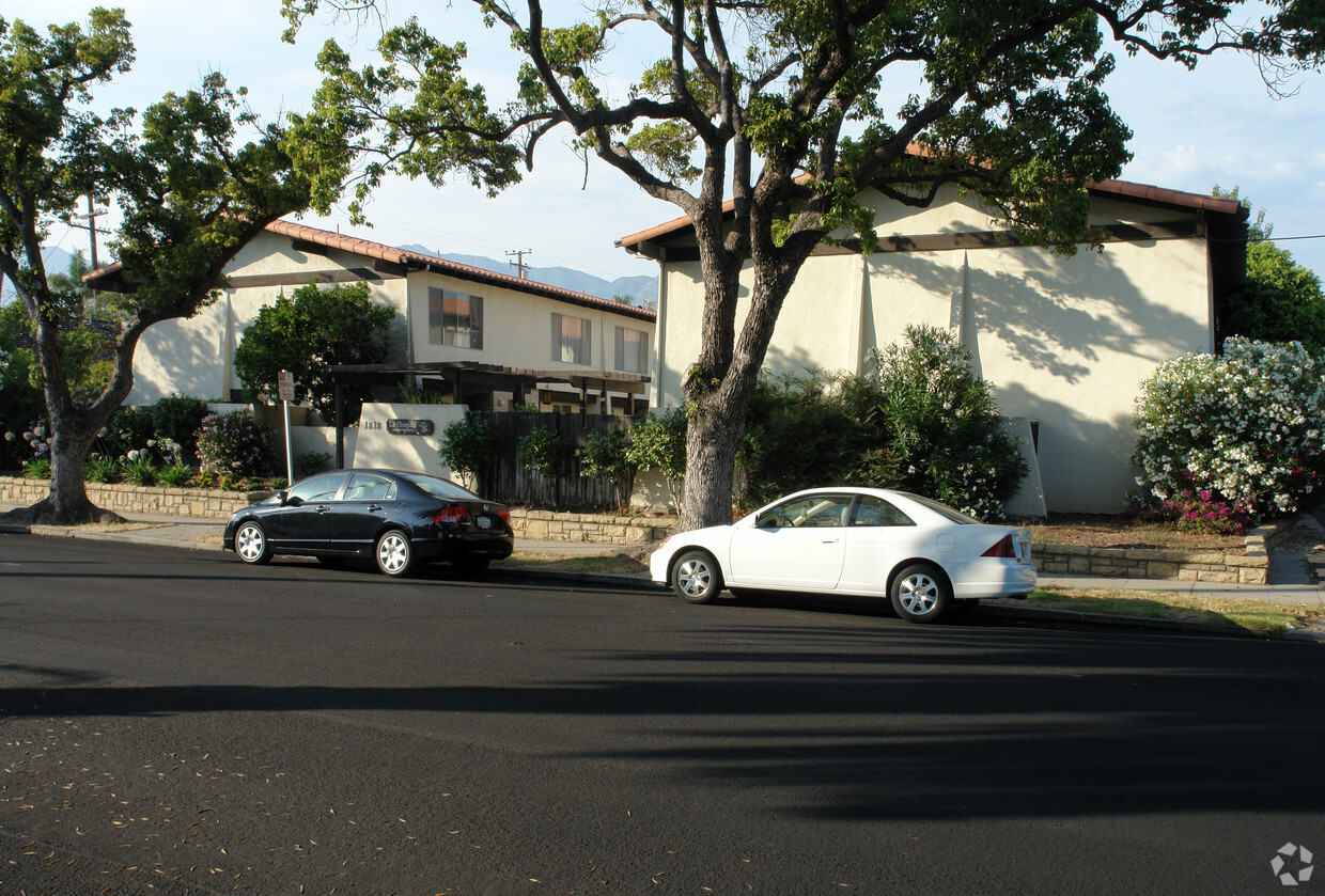 Primary Photo - La Chapala Apartments