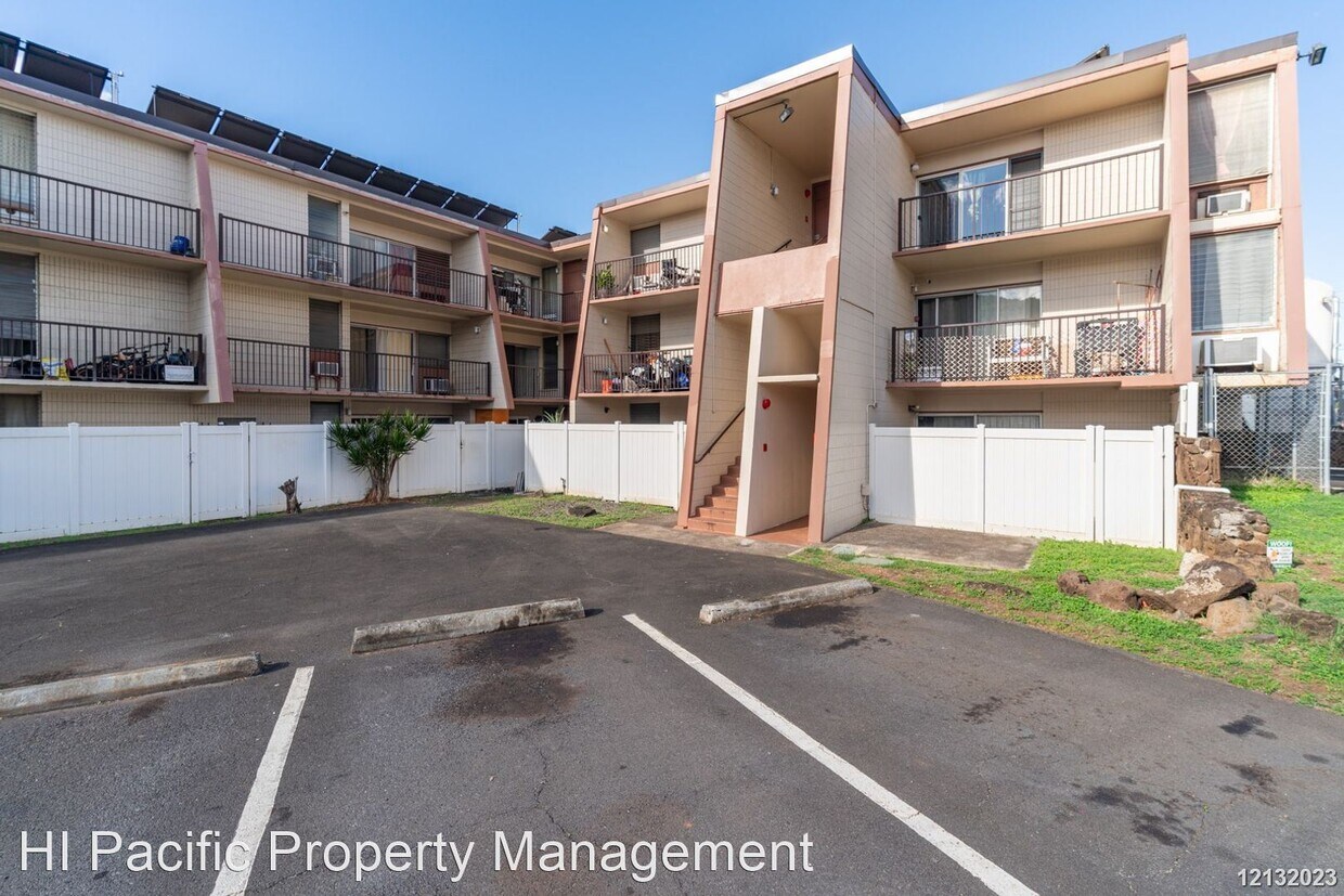 Primary Photo - 3 br, 1 bath House - 98-729 Moanalua Lp. U...