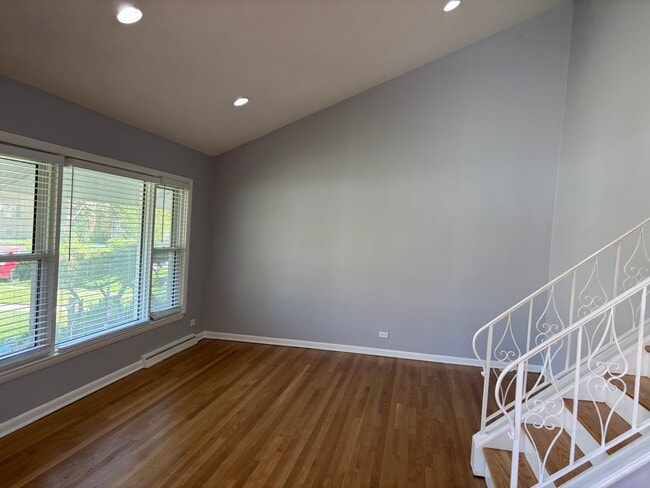 Foto del edificio - 6736 N Kimball Ave