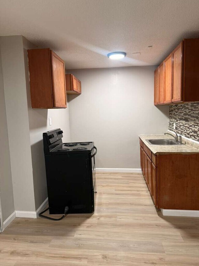 Building Photo - 16700 Lahser Rd