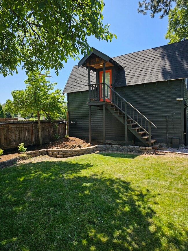 Building Photo - 1163 Laurel Ave