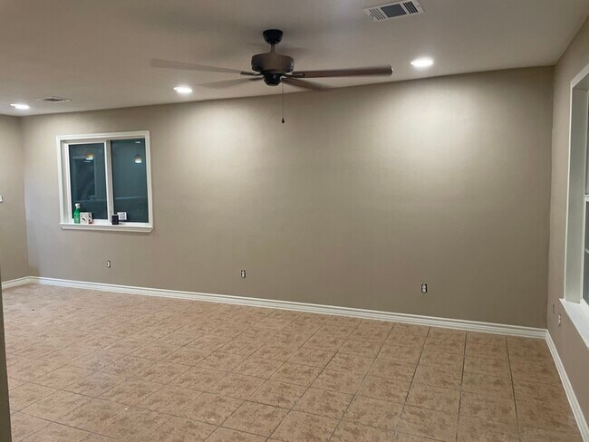Foto del edificio - 6231 Lone Prairie Way