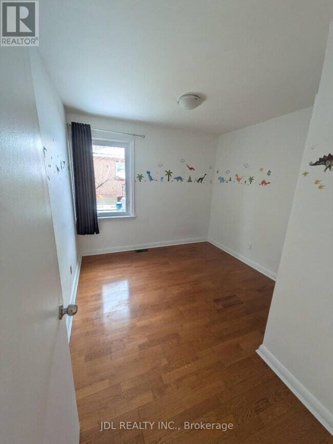 Photo du bâtiment - 345 Centre St E