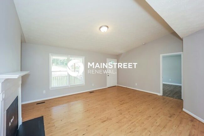 Building Photo - 3 Bedroom Pet-Friendly Home in Senoia, GA with Main Street Renewal