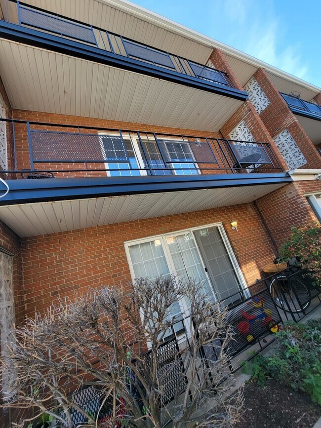 Foto del edificio - 6255 S Mason Ave