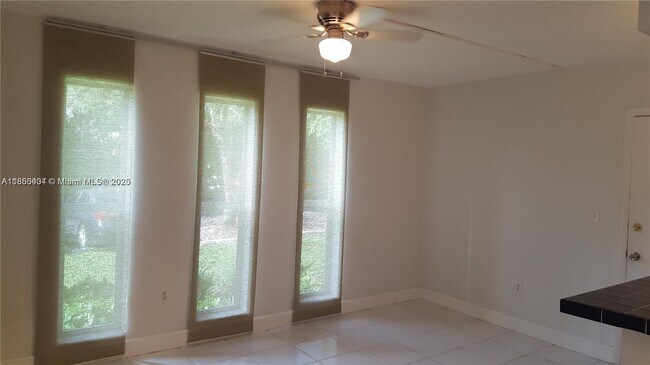 Foto del edificio - 6310 SW 79th St