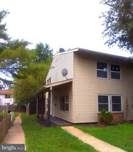 Building Photo - 25 Medford Ct