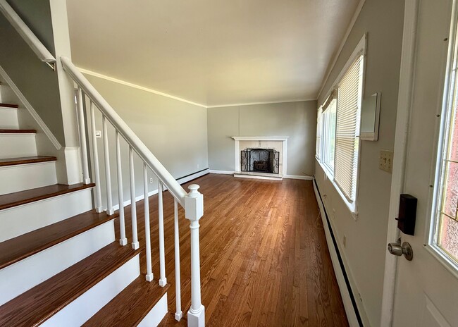 Foto del edificio - 563 Lakeside Dr