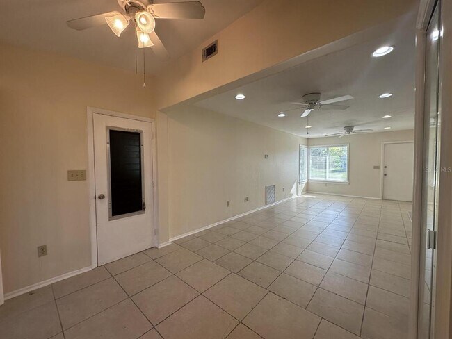 Foto del edificio - 5439 Kenwood Dr