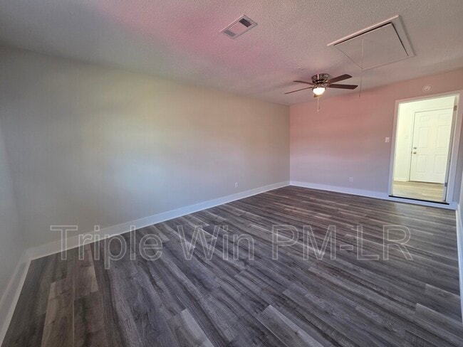 Foto del edificio - 4 Georgeann Circle