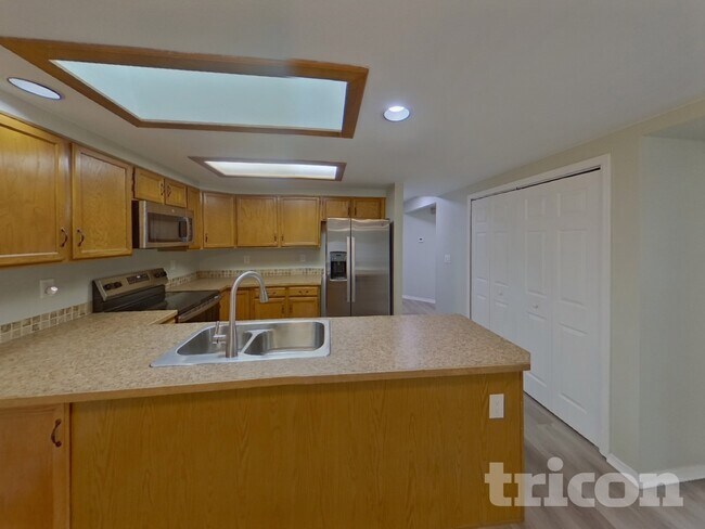 Foto del edificio - 7845 Conifer Dr