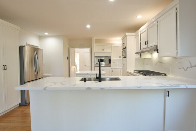 Foto del edificio - 5318 Fairway Dr