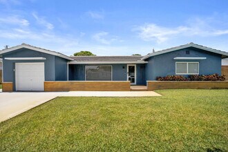 Building Photo - 1201 SW 28th Ave