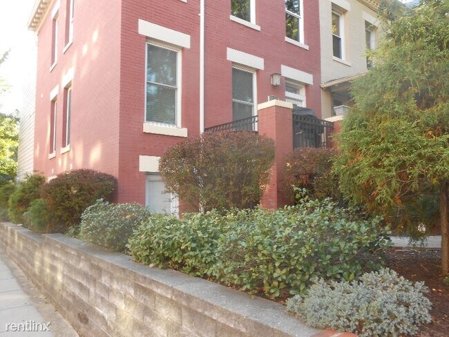 Building Photo - 1336 Meridian Pl NW