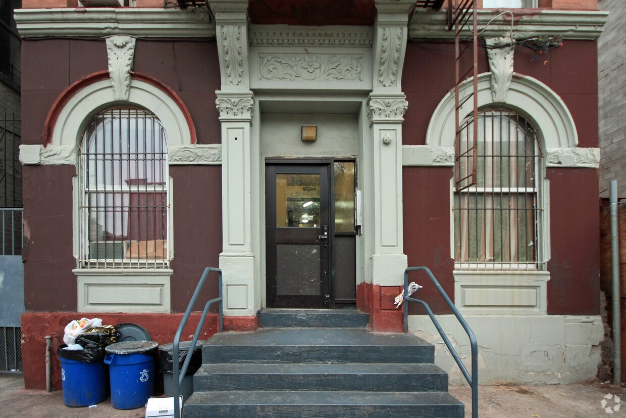 Foto del edificio - 373 W 126th St