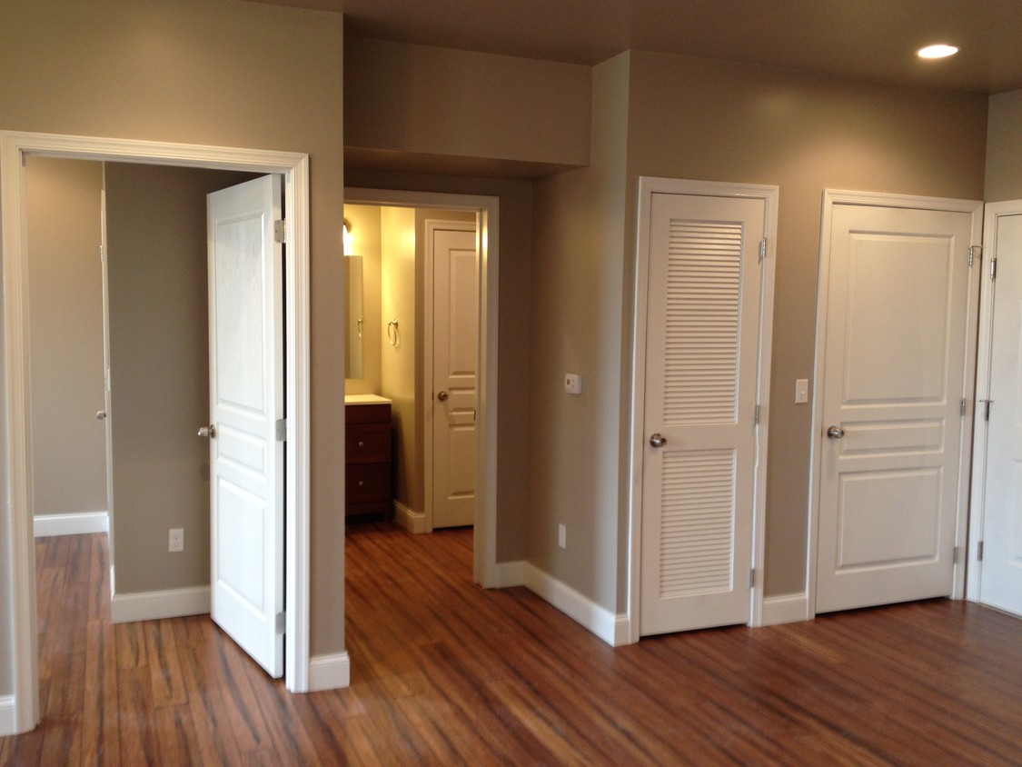 Foto principal - 815 N George St