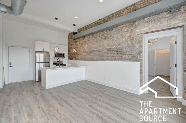 Building Photo - Beautiful 2 Bed in Lincoln Square