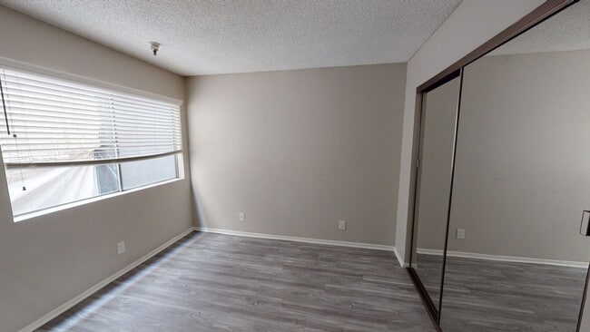 Interior Photo - 12617 OXNARD ||