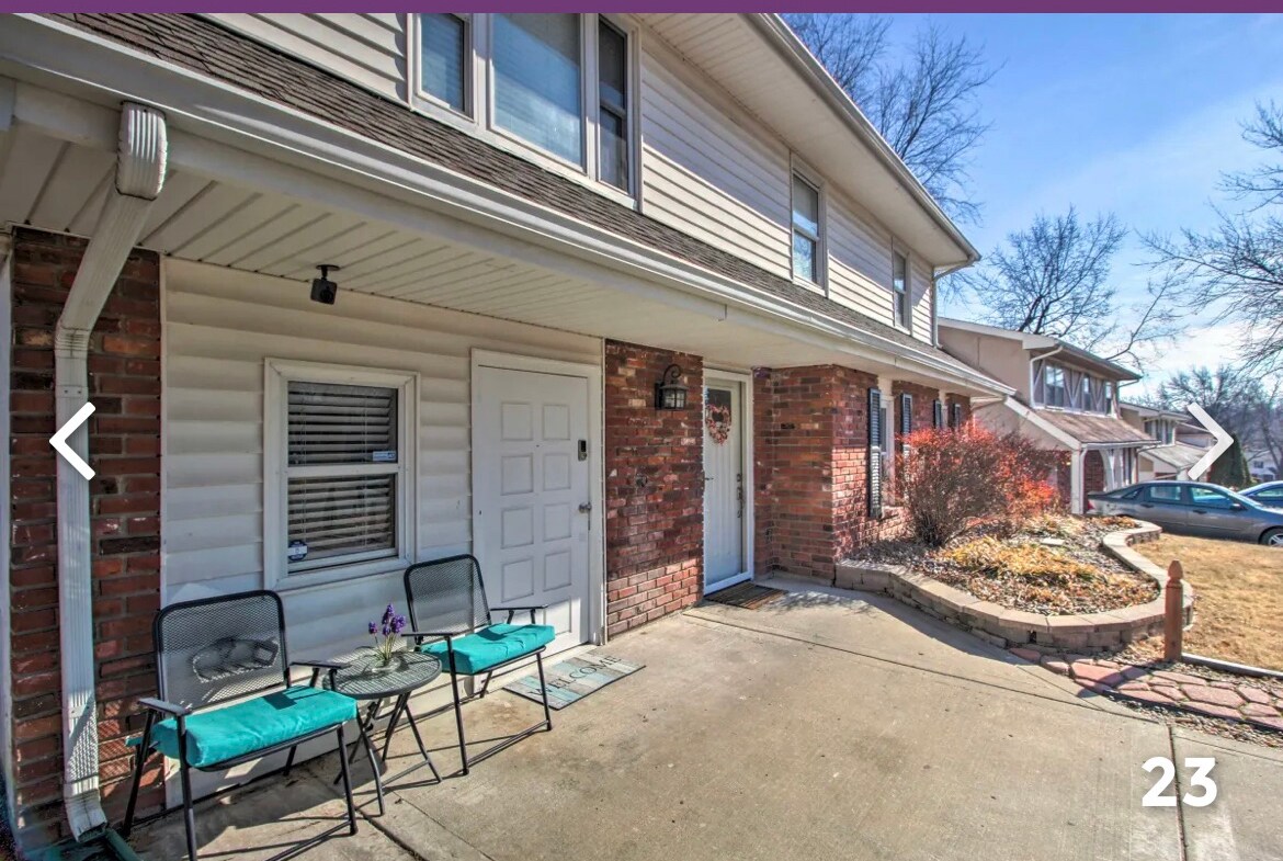 Main entrance - 5524 NE 58th St