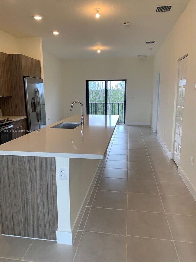 Building Photo - 8015 NW 104 Avenue 24, Doral, FL 33178