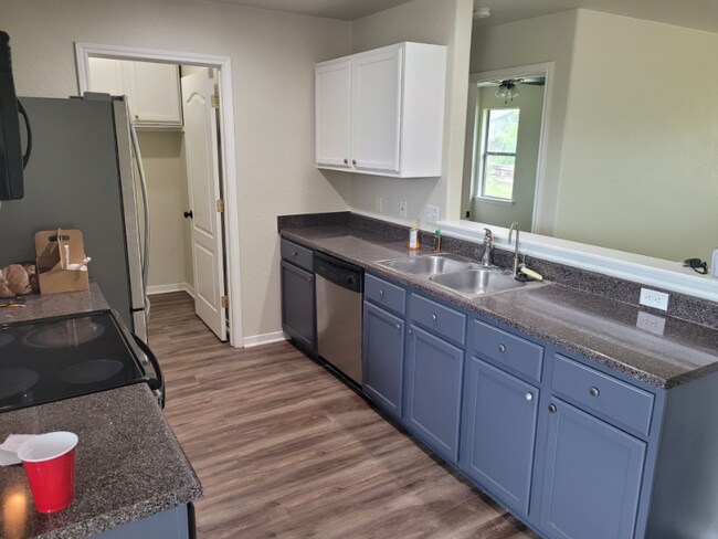 Building Photo - 711 Jorgette Dr