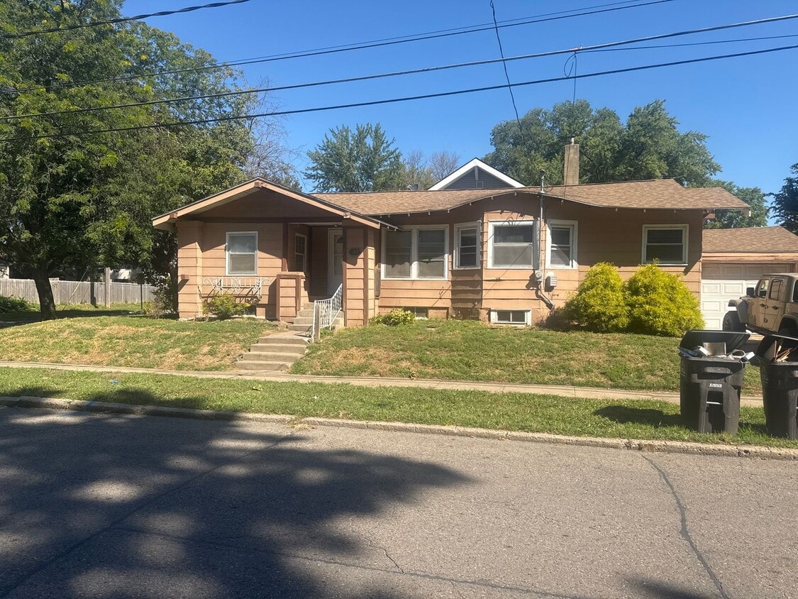 Primary Photo - Updated 3 Bedroom Home with Huge Basement!