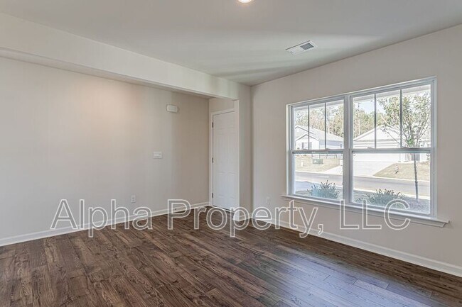 Foto del edificio - 816 Wolverine Ln