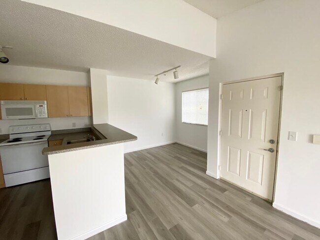 Foto del edificio - 8070 N Nob Hill Rd