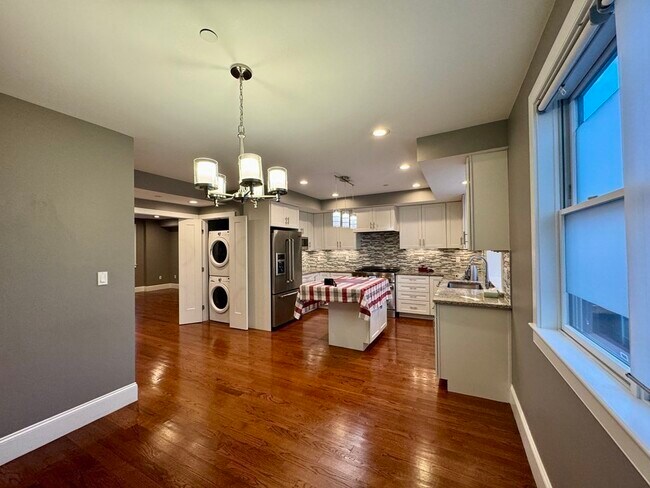 Foto del edificio - 198 California St