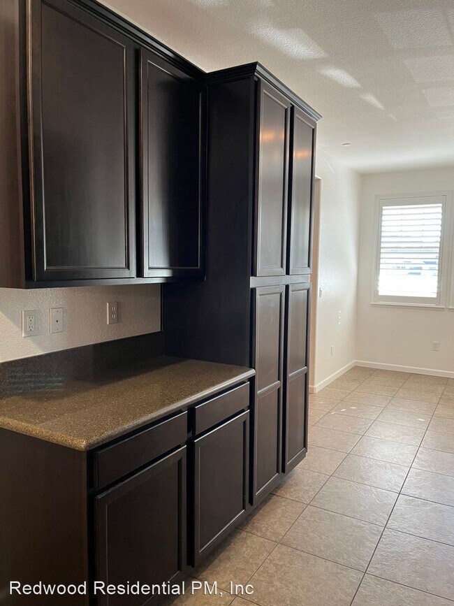 Building Photo - 4 br, 3 bath House - 1717 Devin Drive