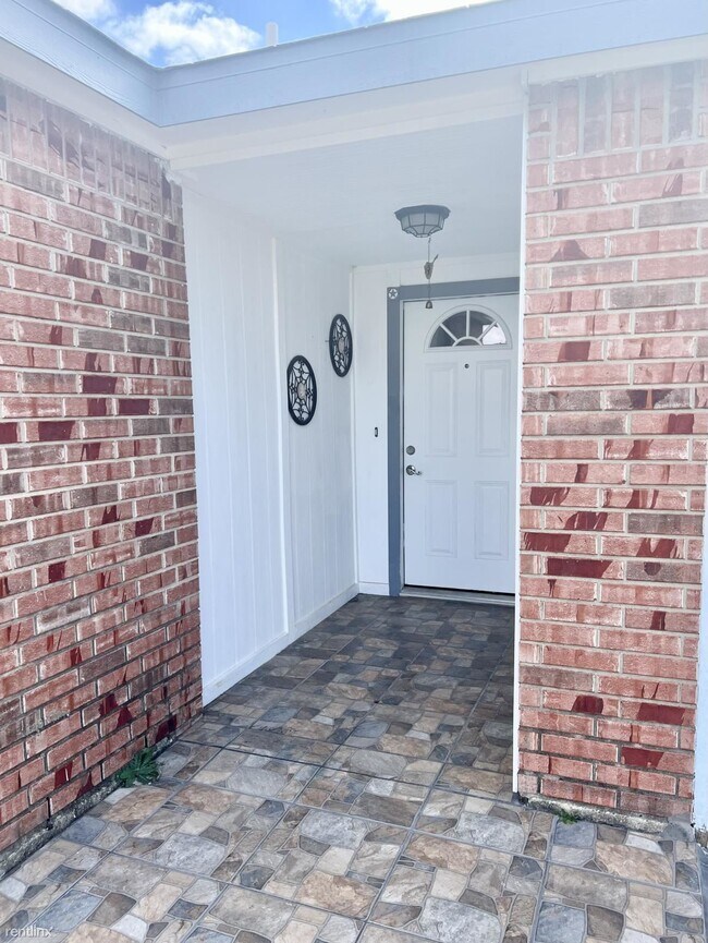 Building Photo - 3 br, 2 bath House - 3320 Viewcrest Dr