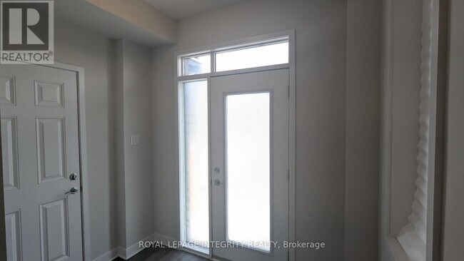 Building Photo - 76 Franchise Private