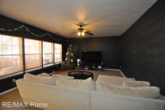 Building Photo - 4 br, 2.5 bath House - 218 OUTLAW STREET