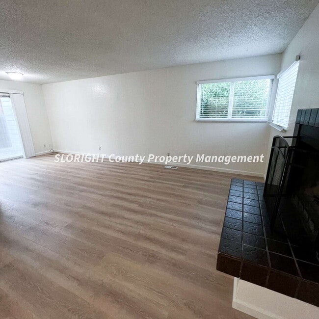 Building Photo - AVAILABLE NOW - 2 Bed, 1 Bath Paso Robles Apartment