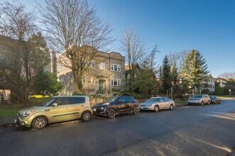 Building Photo - 1086 W 10th Ave
