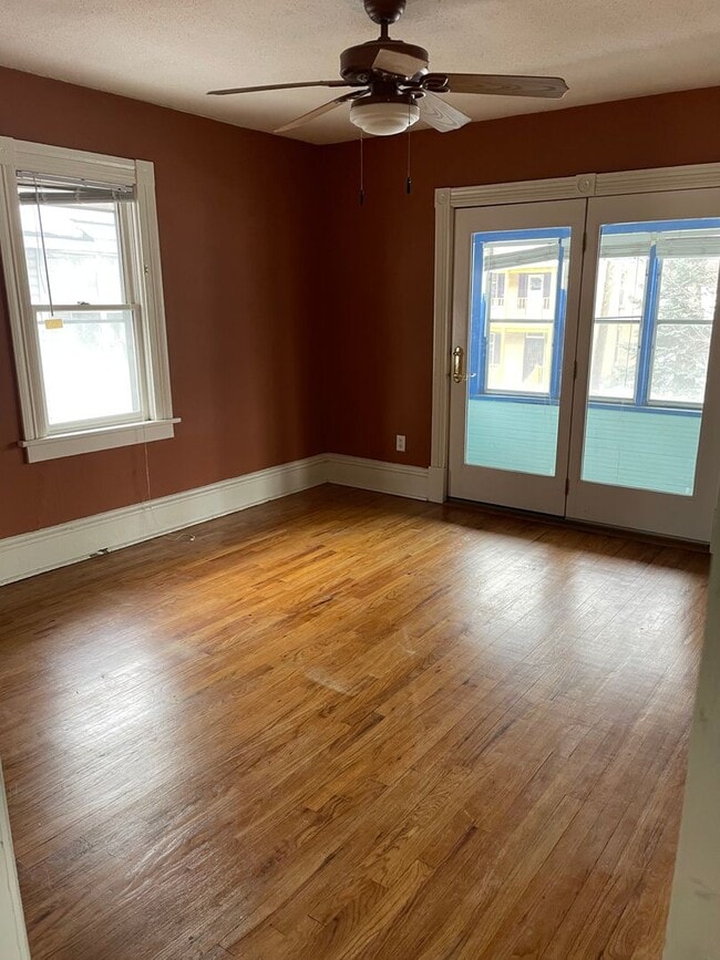 Building Photo - 314 13th Ave NE