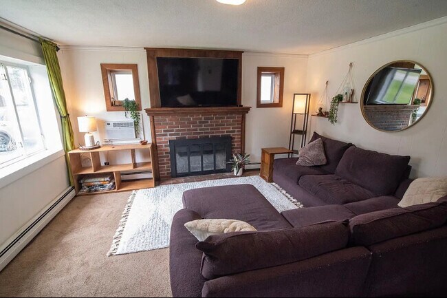 Foto del edificio - 829 Holiday Ct