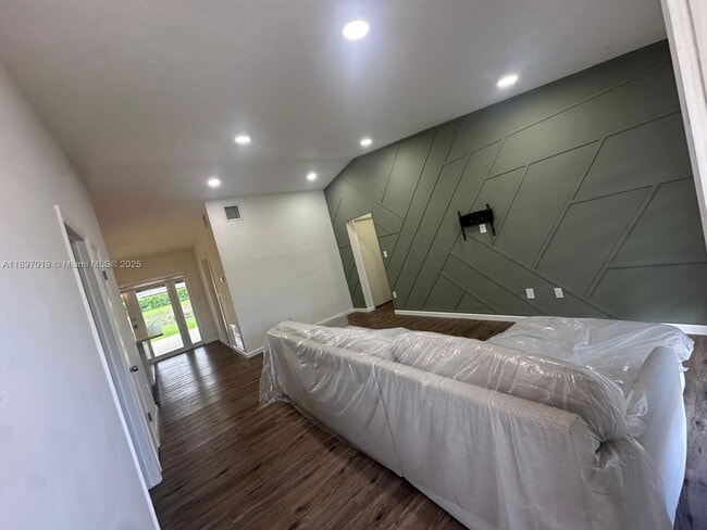 Foto del edificio - 12411 SW 110th South Canal St Rd