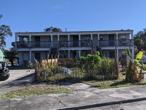 Building Photo - 2322 Stone St