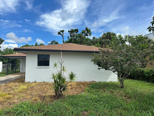 Building Photo - Remolded 3 Bed 2 Bath Single Family Home! ...
