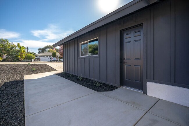Building Photo - 450 Pecan St