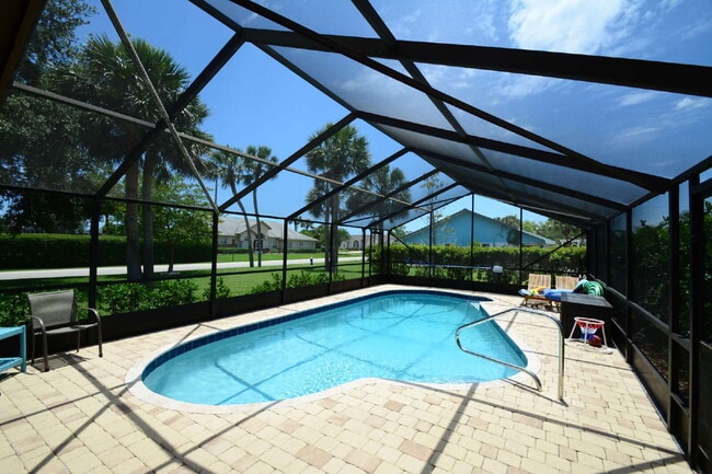 Building Photo - Absolutely adorable 3 bedrooms 2 bath Cana...